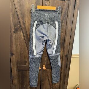 TNA Aritzia Grey Sporty Leggings